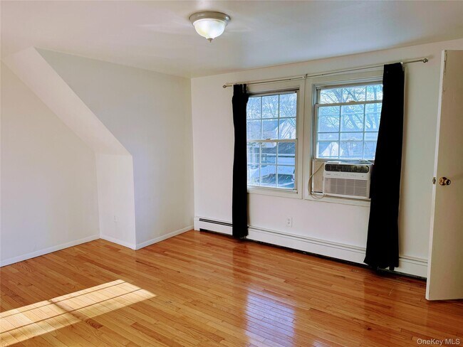 Building Photo - 7 Grange St