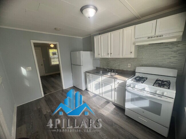 Building Photo - Charming 2 Bedroom Duplex in La Porte with...