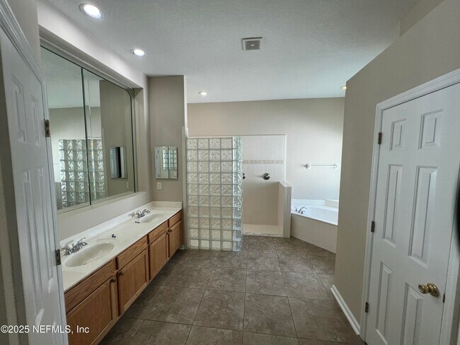 Building Photo - 14561 Starbuck Springs Way