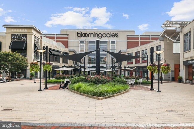 Building Photo - 4817 Chevy Chase Blvd