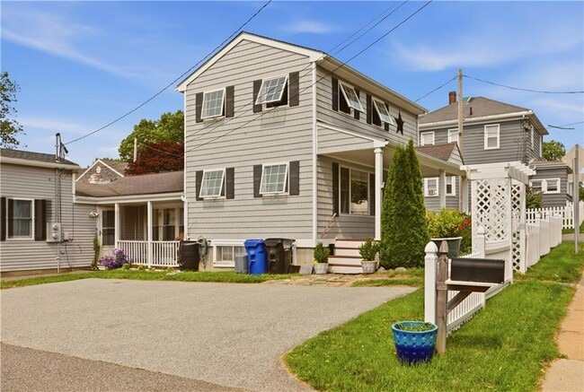 Building Photo - 132 Evarts St