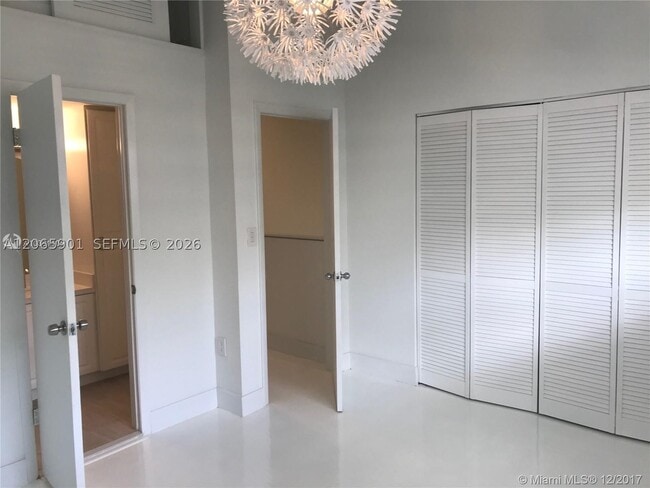 Building Photo - 798 Crandon Blvd