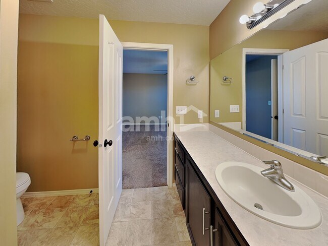 Building Photo - 2360 N Grey Hawk Ave