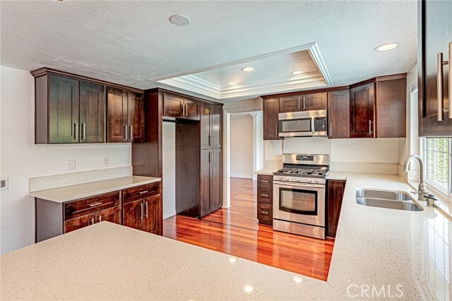 Building Photo - 670 S Oakhaven Ave