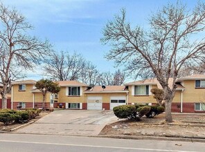 Building Photo - 2 Bed 1 Bath in Edgewater!