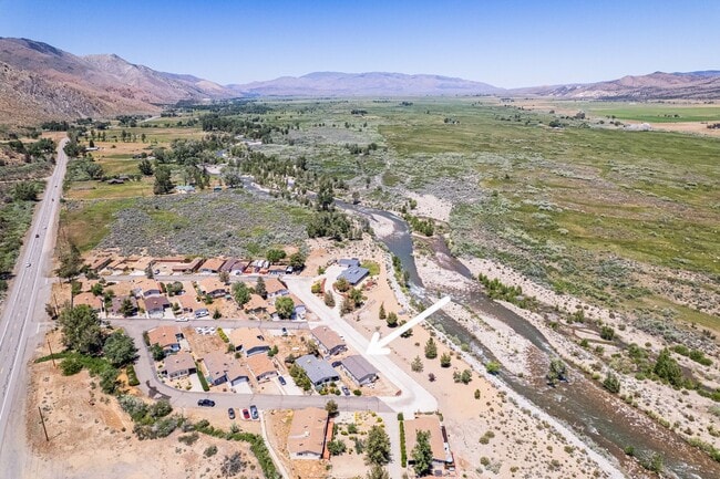 Building Photo - Cozy Upgraded Home w/ Panoramic Mountain V...