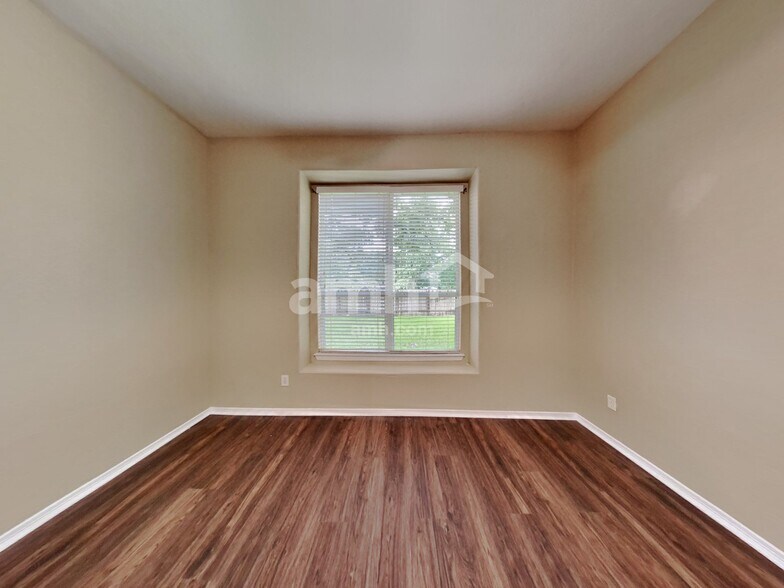 Building Photo - 113 Heritage Oaks Dr