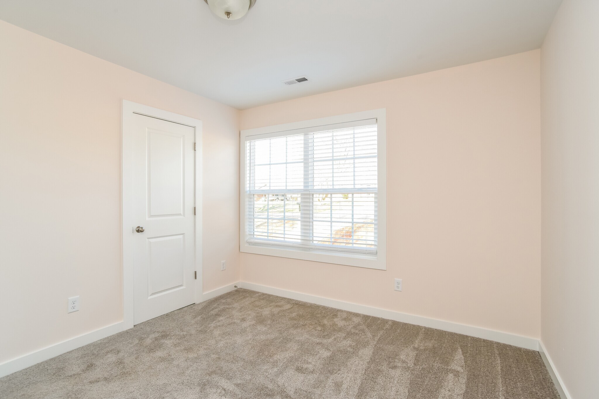 Building Photo - 608 E Texas Ave