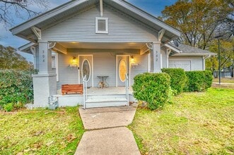 Building Photo - 302 N Fannin St