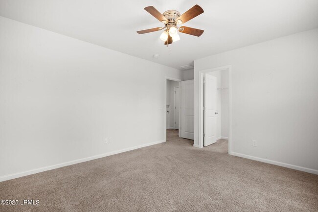 Building Photo - 98 Great Bend Dr