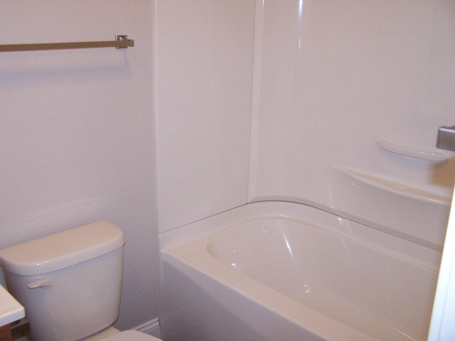 bathroom - 208 E Vincent Ct