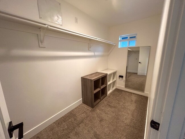 Building Photo - Live Comfortable in a Modern Paradise Home!