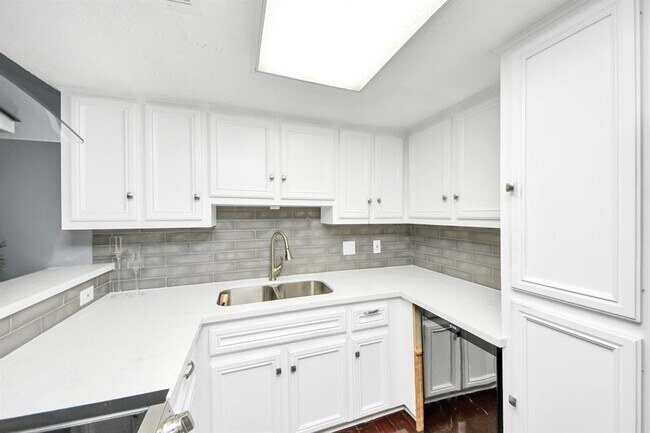 Building Photo - 18122 Kings Row