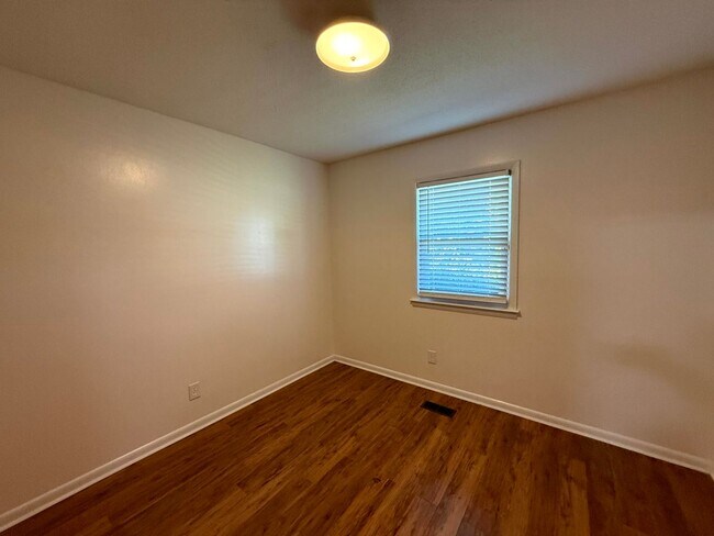 Building Photo - 6441 Kincross Ave