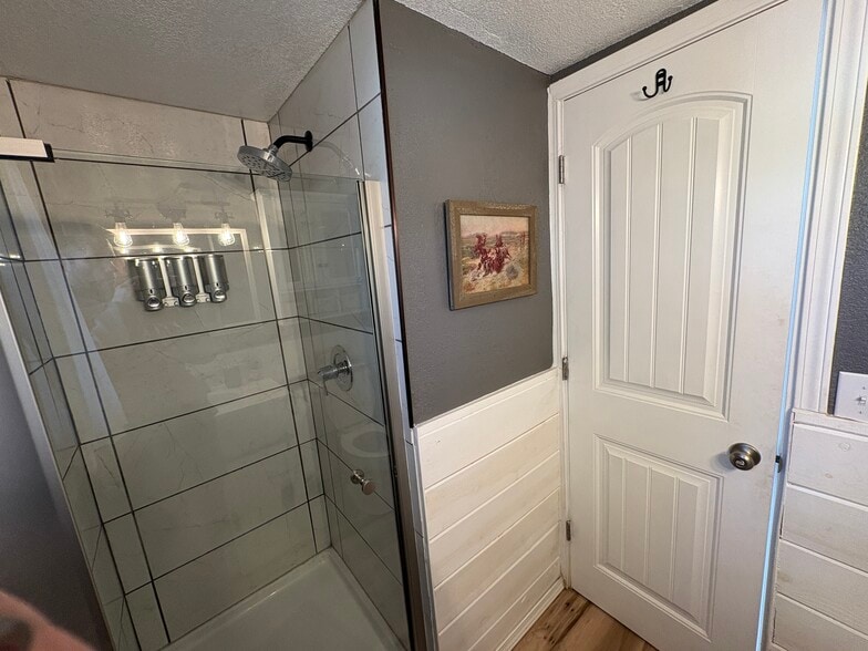 Building Photo - 3345 E 30th St