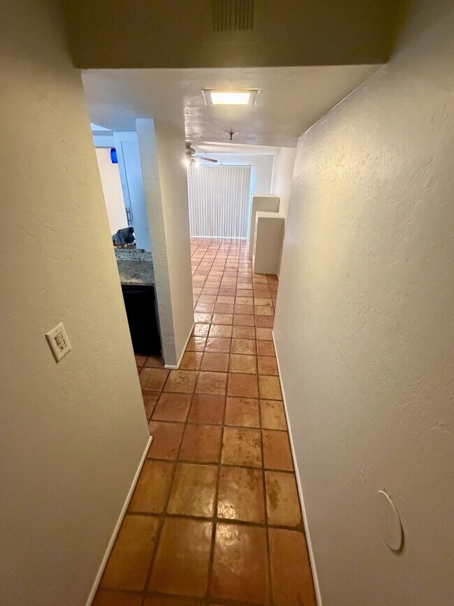 Building Photo - 2 Bed 2 Bath near Old Town Scottsdale
