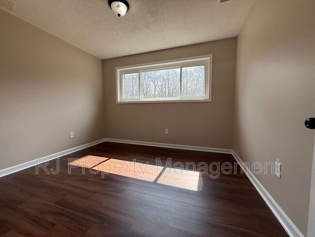 Building Photo - 256 Delta Rd