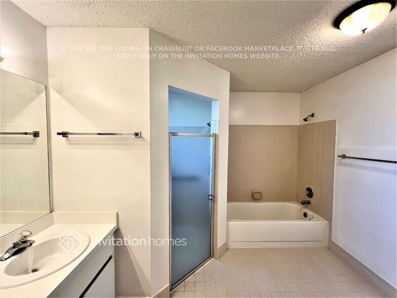 Building Photo - 1944 Lynton Cir