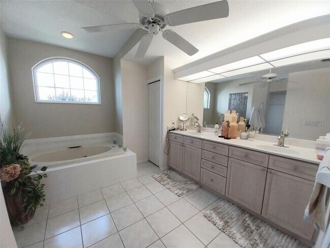 Building Photo - 4176 Hearthstone Dr