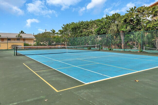 Building Photo - 1009 N Ocean Blvd