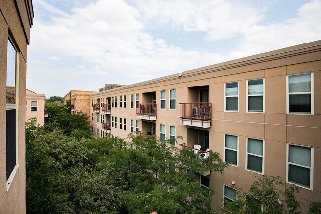 Building Photo - 680 N 2nd St