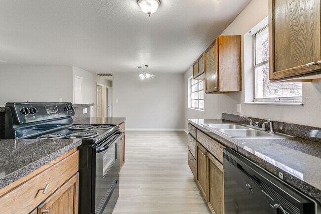 Building Photo - *BACK TO SCHOOL MOVE IN SPECIAL* $200 OFF ...