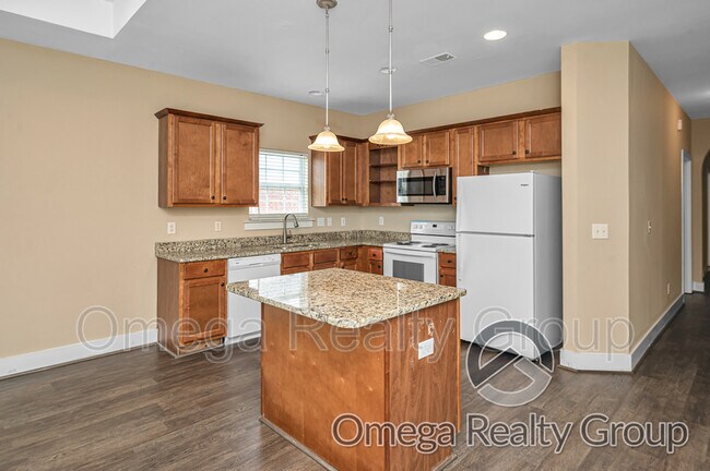 Building Photo - 252 Chesser Park Dr