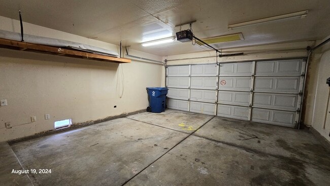 Building Photo - Gorgeous 3Bed/2Bath, 1-Story Home w/ Priva...