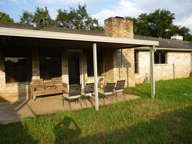 Building Photo - 2822 Mesquite Dr