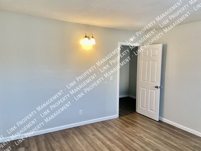 Building Photo - 1636 Keeble St