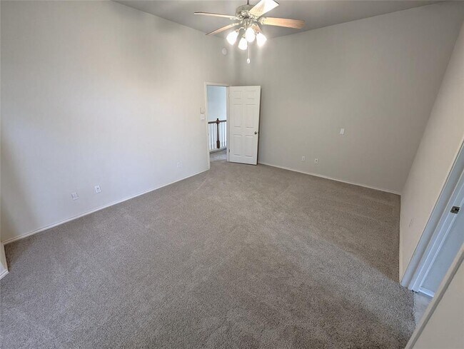 Building Photo - 303 N Carriage Hills Dr