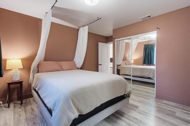 Building Photo - 1418 Marshall St