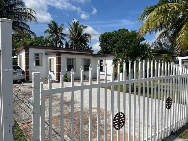 Building Photo - 1160 NW 105th St