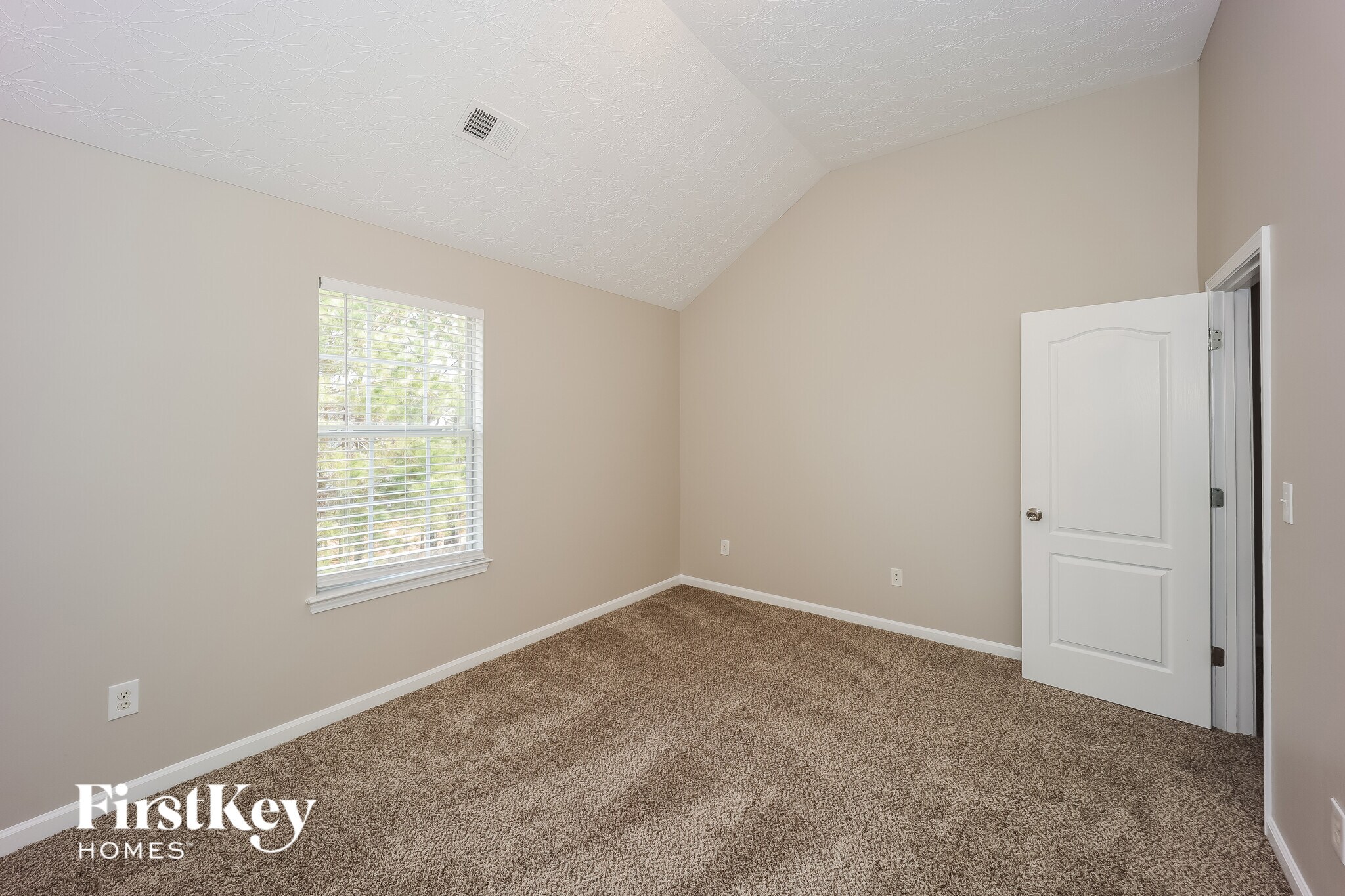 Building Photo - 855 Chapman St