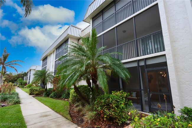 Building Photo - 788 Park Shore Dr