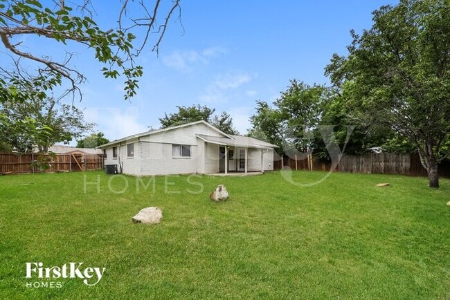 Building Photo - 5932 Lalagray Ln