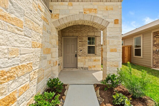 Building Photo - Move-In Ready New Build with Spacious Back...