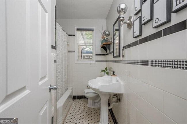 Building Photo - 168 Garland Ave