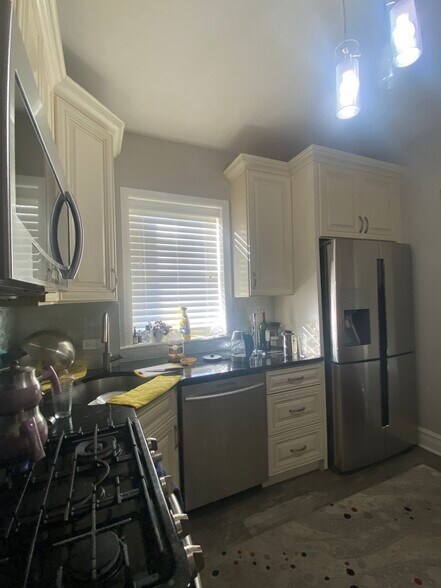 Building Photo - 4956 W Nelson St