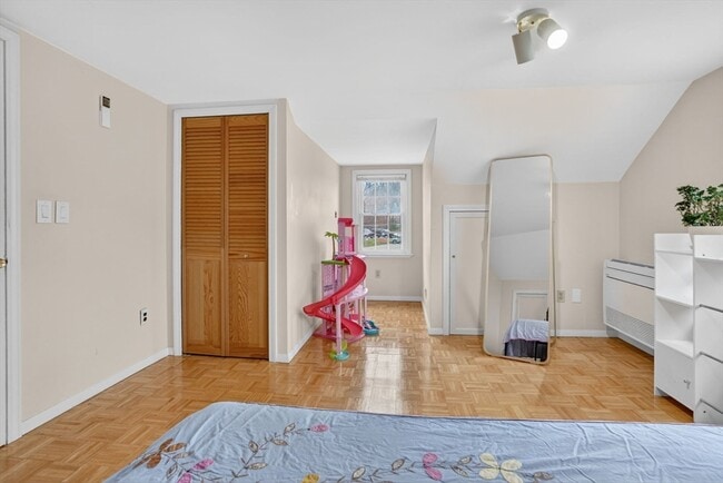 Building Photo - 13 Pleasant St