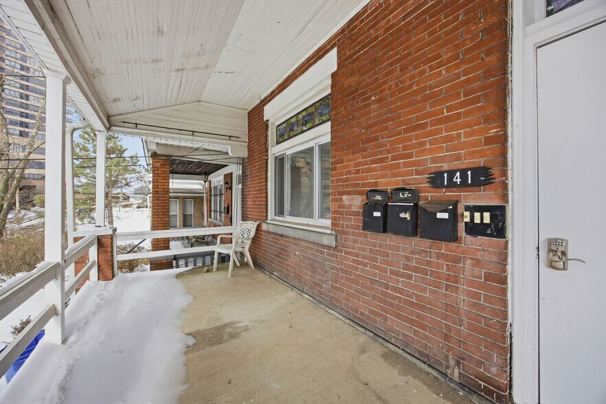 Building Photo - 141 Oneida St