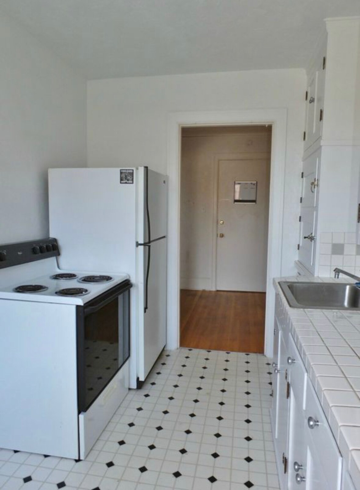 Building Photo - 720 6th Ave 306