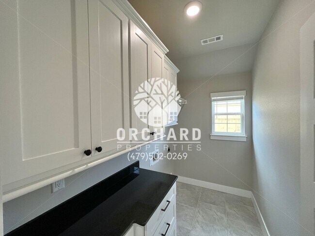 Building Photo - Tontitown- Single-Family Home- Desirable Huntley Plan