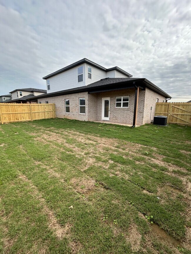 Building Photo - 621-623 Cosmos St