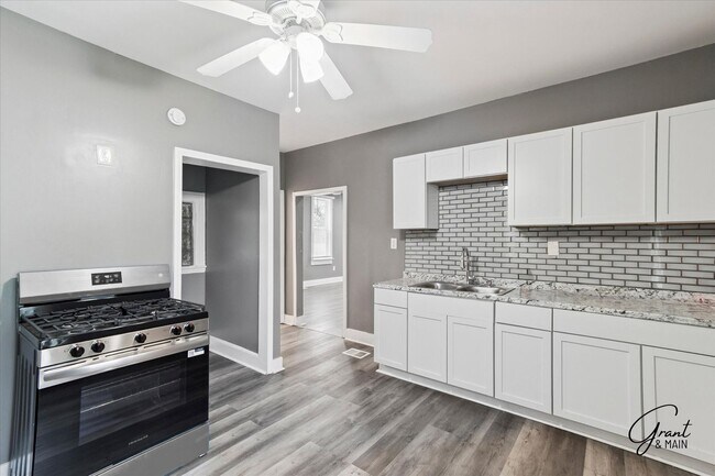 Building Photo - 6 bedroom 2 bath $2250