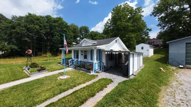 Building Photo - 540 Oakwood St