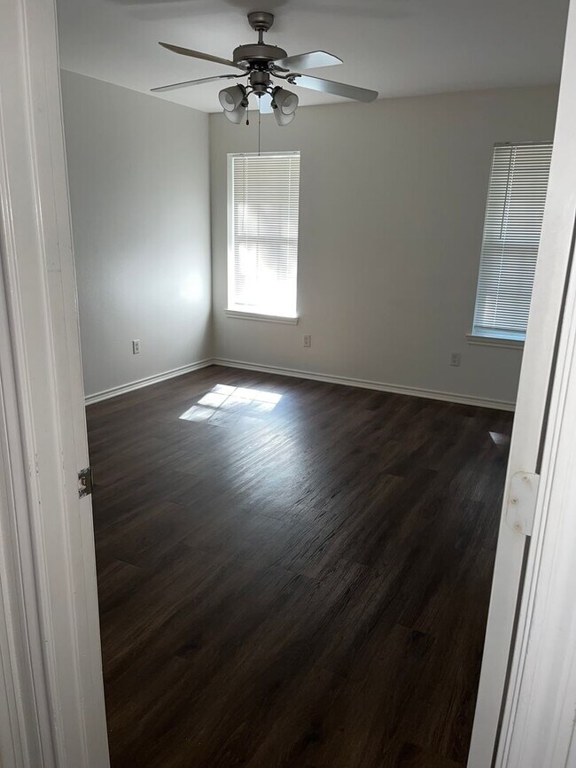 Building Photo - 2010 Seabiscuit Trce