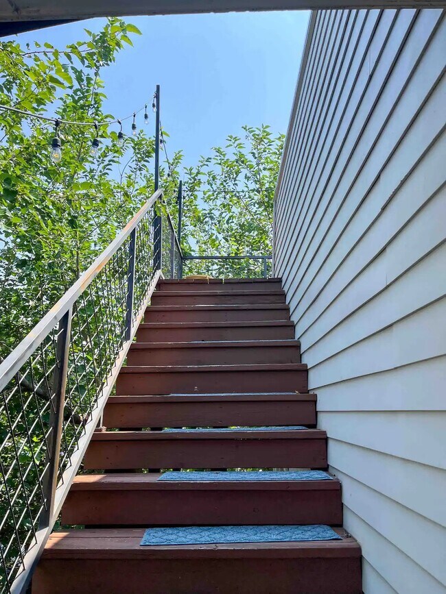 Building Photo - "Charming 2-Bed, 1.5-Bath Condo with Grani...