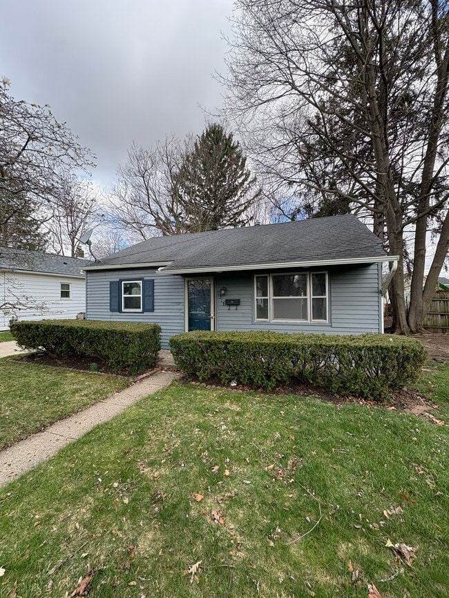 Building Photo - 313 E North St