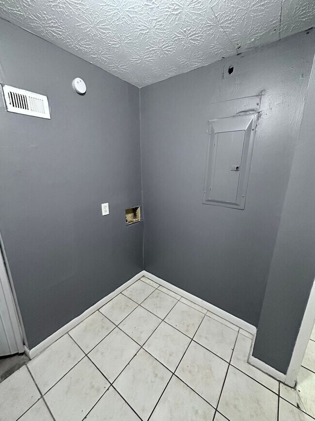 Building Photo - 3620 Effee St